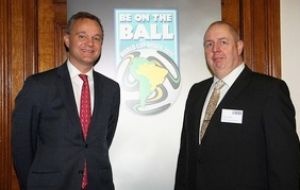 FCO Minister Mark Simmonds (L) and Kevin Miles, FSF Chairman (R) urge Brits to be on the ball
