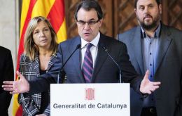 Catalan president Mas said agreement had been reached on the date and on two questions for the referendum 