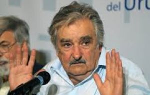 Mujica making the announcement 