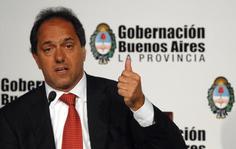 All points towards Buenos Aires province Governor Daniel Scioli. 