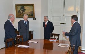 President Piñera met with former presidents to transmit unity 