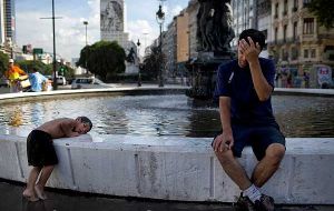 Some take refuge in public fountains 