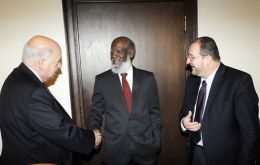  OAS Secretary General Insulza with the two foreign ministers 