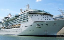 Royal Caribbean rode the waves in the awards for the Large Ship class, with Serenade of the Seas