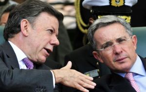 The Colombian president congratulated Uribe hoping “we can work together for the country”