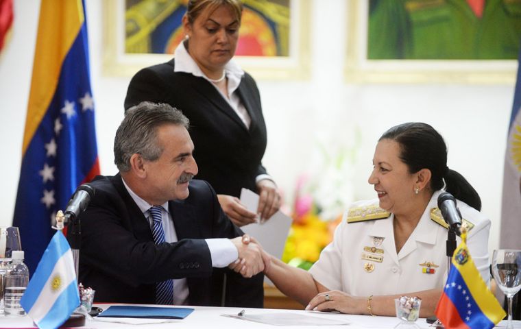 Ministers Rossi and Admiral Meléndez during the bilateral talks on defense cooperation  