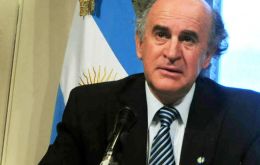 Oscar Parrilli, the closest non family aid of Cristina Fernandez insisted that Argentines don't go around bribing   