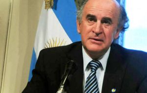 Oscar Parrilli, the closest non family aid of Cristina Fernandez insisted that Argentines don't go around bribing   