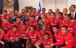 Bachelet selfies with some of the players at La Moneda palace 