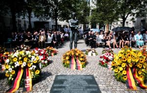 Guests attend a ceremony to commemorate the 70th anniversary of the attempted assassination of Adolf Hitler at the courtyard of the Bendler Block, a part of the German Defense Ministry (Pic AP)