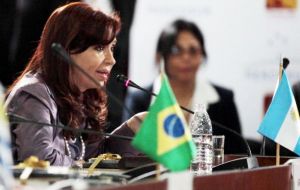 President Cristina Fernandez addressing her peers at the summit, where she criticized the conduct of the speculative funds  
