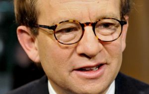 Obama's negotiator, Treasury deputy Steven Rattner, called the vulture funds' demand on GM and Chrysler,”extortion”