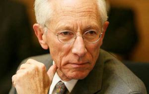 Fischer suggested that QE along with “forward guidance” had helped the US economy work through the Great Recession without worse damage.