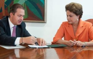 ”All of Brazil is in mourning. We lost a great Brazilian today, Eduardo Campos.(Pic)  We lost a great comrade,” Dilma Rousseff said in a statement