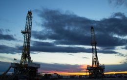 More than 30 wells will be drilled in the pilot stage, which is scheduled for the first quarter of 2015, YPF said in a statement.