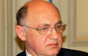 “The UN will discuss a project proposed by Argentina to regulate vulture funds,” Timerman announced from Government House in Buenos Aires.