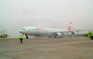 The Iberia jet landed at 7:15 a.m. at Montevideo's Carrasco International Airport after a 13-hour non-stop flight that covered 10,000 kilometers.