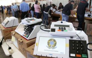 The results on Sunday should be quick in coming since Brazil has implemented a network of electronic balloting with 507.000 voting machines    