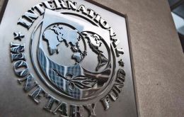 The IMF report said that the standard “pari passu” or “equal treatment” clause in Argentine bond contracts permitted holdouts to make their claim for 100%.
