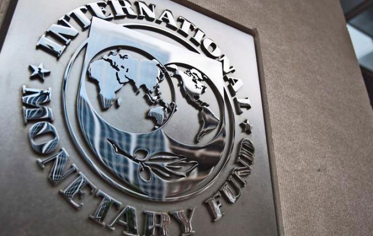 The IMF report said that the standard “pari passu” or “equal treatment” clause in Argentine bond contracts permitted holdouts to make their claim for 100%.