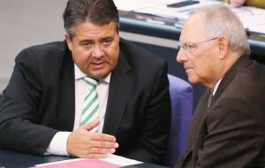 Finance Minister Wolfgang Schaeuble and Economy peer Sigmar Gabriel (L) have refused to abandon the goal of a balanced budget for the first time since 1969.