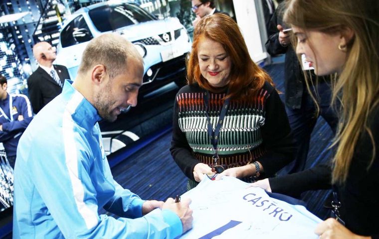 Players sign the Ambassador shirt with her name before the match 