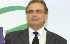 O Estado de Sao Paulo reported that another former Petrobras director, Pedro Barusco, had agreed to pay back 100 million and cooperate with investigators.