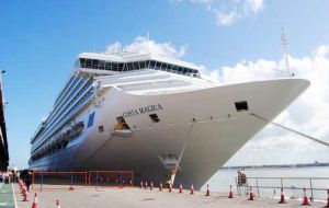 Costa Cruises has programmed twenty calls in Montevideo with 300 to 350 cruise passengers exchange each time.