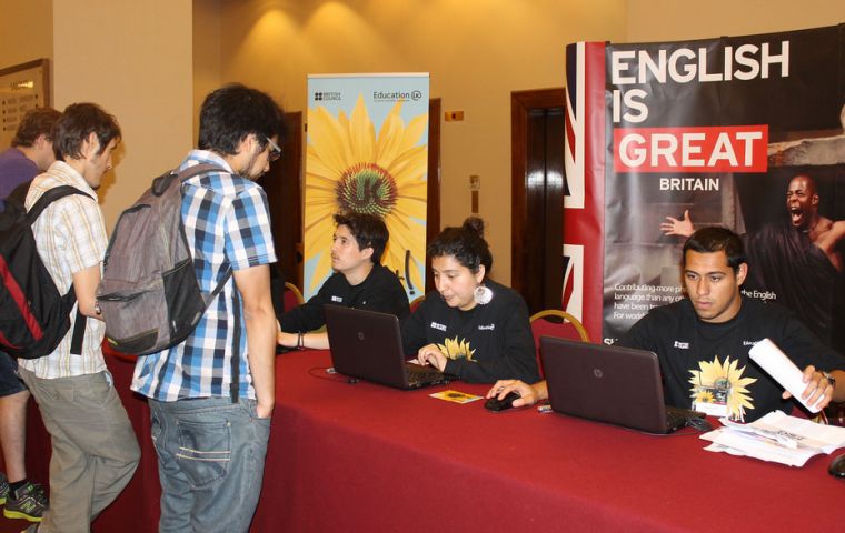 The event was organized by the British Council in conjunction with the Embassy in Chile, and with over a thousand students and young professionals attending.