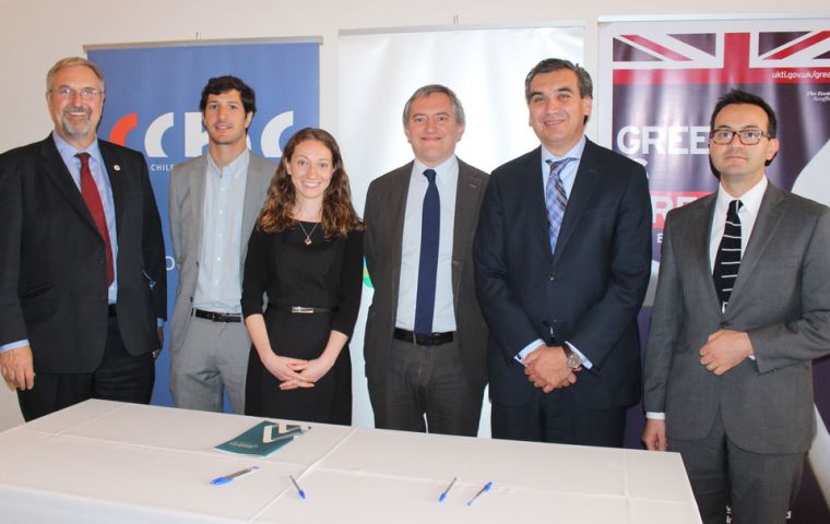 Chilean and UK officials during the seminar held in Antofagasta 