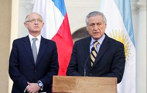 Foreign ministers  Heraldo Muñoz and Hector Timerman signed new documents in proof of friendship never before seen between Argentina and Chile