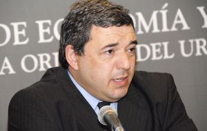 Economy Minister Mario Bergara finds it hard to bring down inflation.