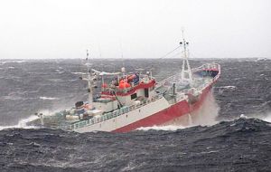 The previous record of 21 days was set in 2003 by the Australian patrol vessel, Southern Supporter when it chased the Uruguay-flagged Viarsa I 