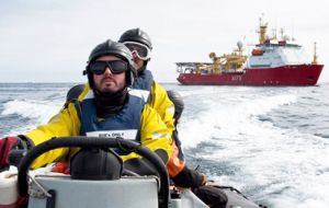 A boarding team from the Ice Patrol heads for the pelagic factory fishing vessel, which was found to be “clean and a professionally run vessel with a friendly crew” 