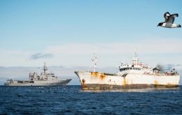 Between 6/13 January, a RNNZ Naval Patrol spotted the Yongding, the Kunlun and the Songhua, hauling gill nets laden with toothfish in a CCAMLR area