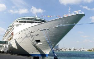 According to Royal Caribbean 193 passengers (9.91%) and nine crewmembers (1.15%) experienced gastrointestinal illness, confirmed as norovirus. 