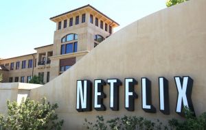 The audience with fast Internet for Netflix consists primarily of international executives, foreign media workers and high-ranking government officials