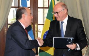 Vieira and his Argentine counterpart Timerman during the recent visit to Buenos Aires 