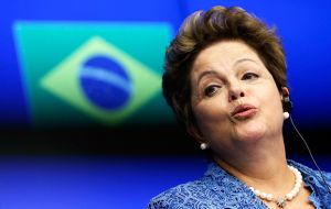 Polls show 44% of Brazilians say Rousseff is doing a “bad” or “very bad” job, while 77% of interviews believe Rousseff was aware of Petrobras corruption.