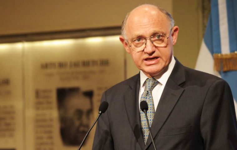 ”Today, I am asking you again that the AMIA issue be included in the negotiations with the Islamic Republic of Iran”, said Timerman