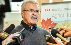 Canadian Federal Agriculture Minister Gerry Ritz said he is “not at all” worried that other countries would ban Canadian beef. 