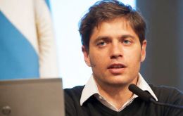 ”It is very clear where Pollack stands, in favor of the vulture funds (holdouts) and if he takes his coat off you can see his feathers”, argued Kicillof