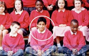 The Sun and The Daily Mail published a picture showing a schoolboy Emwazi smiling and sitting cross-legged at the front a primary school in West London