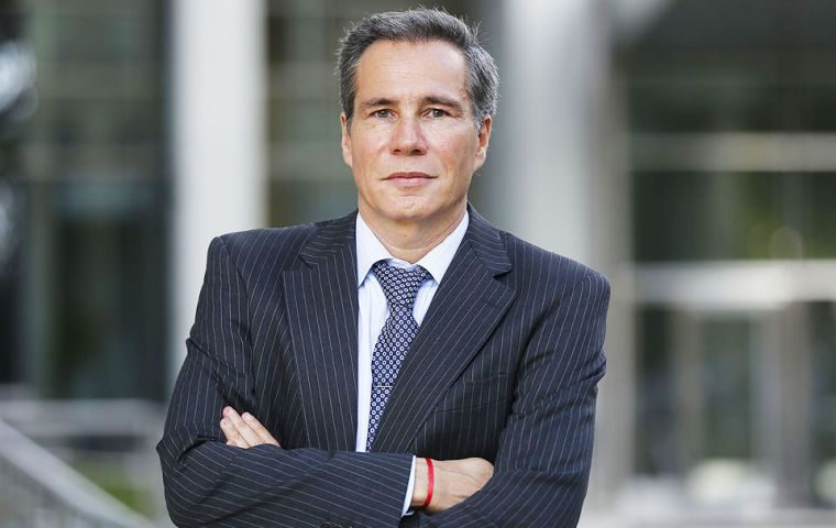 Nisman was “known among his colleagues for his close ties to Argentina’s intelligence services”, which “have been involved in every dirty operation you can imagine.”