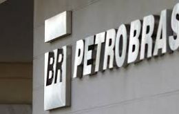 Sweden's 30 billion AP1 pension fund plans to sue Petrobras separately from an existing class action lawsuit after revelations of a multibillion-dollar corruption scandal  