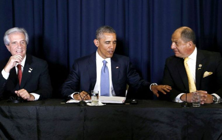 Vazquez, Obama and Costa Rica's president Solis during the meeting with social activists and civil leaders   