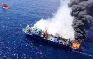 The vessel caught fire while docked and went down on April 14th and has released 500 metric tons of oil, according to Las Palmas port authorities