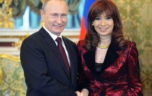 “The memorandums are a massive breakthrough for economic relations between Russia and Argentina”, said Putin next to Cristina Fernandez 