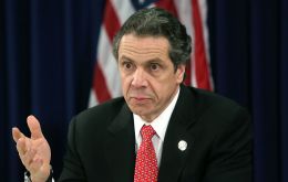 Governor Cuomo said on Monday that bright outdoor lights will be turned off between 23:00 and dawn during peak migration seasons in spring and autumn.