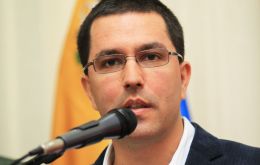 Vice-President Arreaza said very hot weather caused a surge in energy demand. State employees would now work from 07:30-13:00 to save on air conditioning.